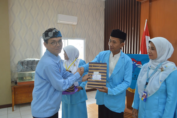 DESKRIPSI GAMBAR