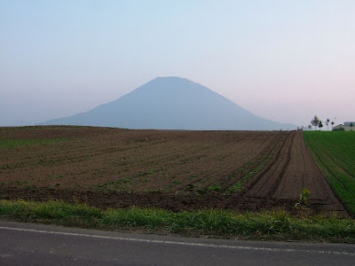 国道393号線付近からの羊蹄山