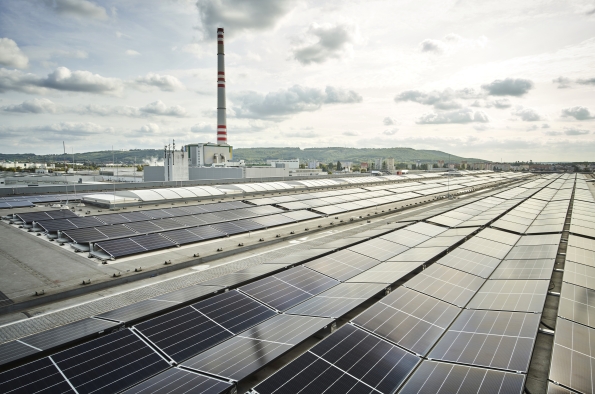 Škoda Auto señla que los nuevos sistemas fotovoltaicos en tejados contribuyen a los esfuerzos de producción neutra en carbono