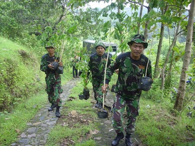 KODIM 0726 SUKOHARJO TANAM POHON DS. KAMAL