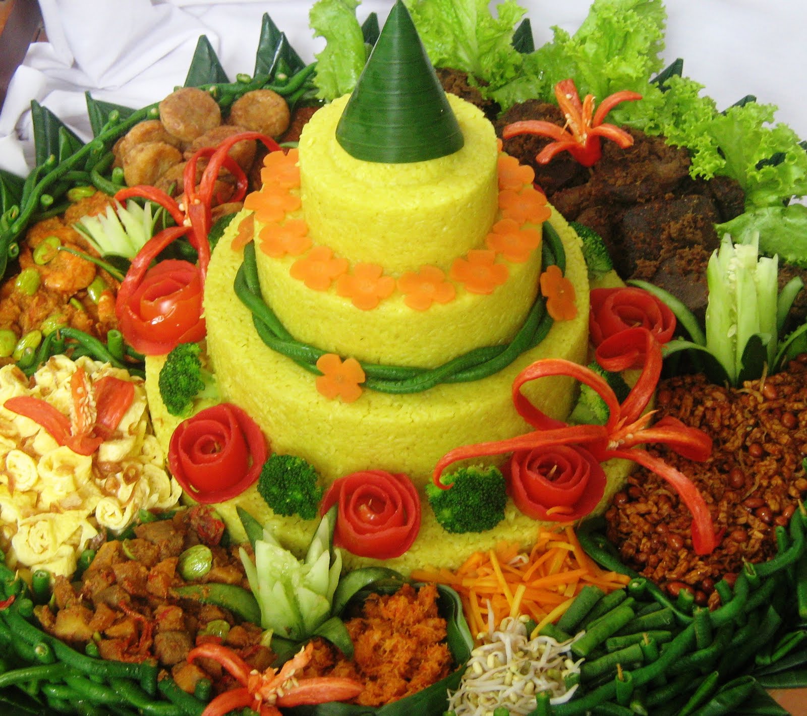  Tumpeng  Pesanan Ririn LUCKY CATERING