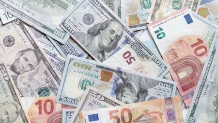 سعر الجنيه المصري أمام العملات العربية والعالمية