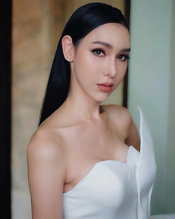 Nadia Chin Estrella Perez beautiful Thai transgender model Instagram