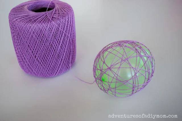 wrapping balloon with crochet thread