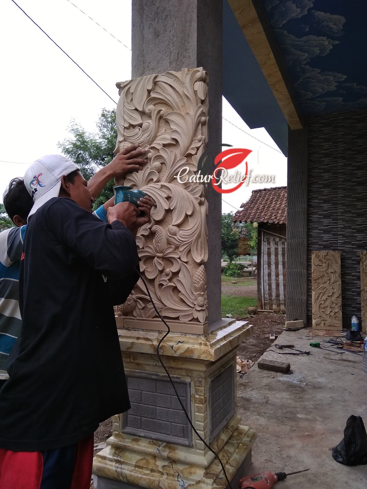 Pilar Rumah Dari Ukiran batu paras jogja