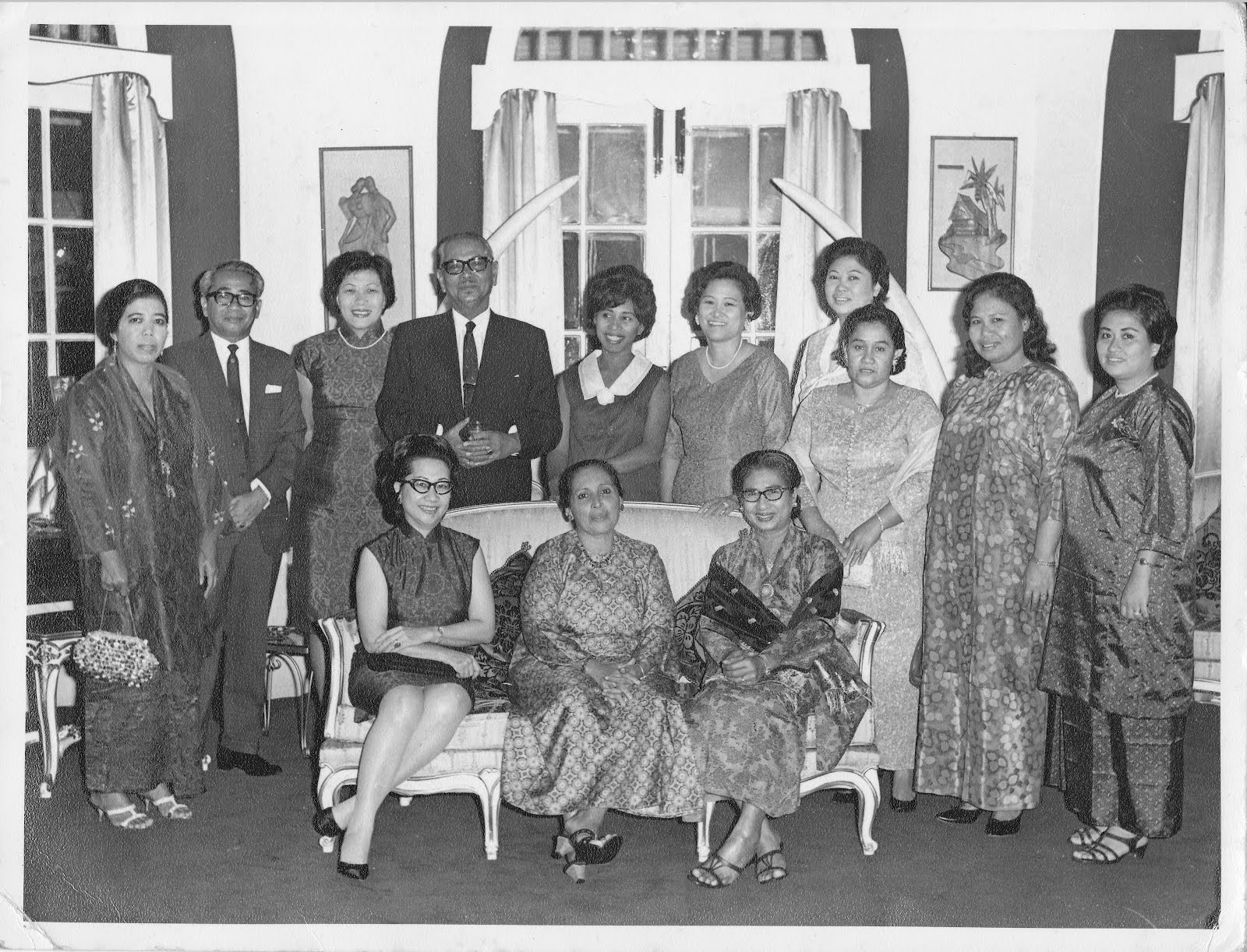 Tamil Treasure Tunku Abdul Rahman With Group Of Visitors