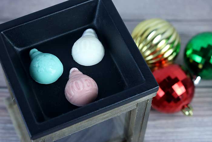 How to Make Christmas Wax Melts With Essential Oils - Everything Pretty