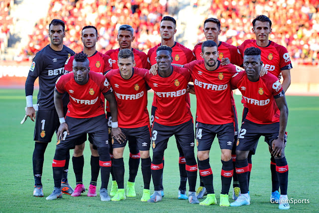 R. C. D. MALLORCA. Temporada 2019-20. Reina, Sastre, Salva Sevilla, Martin Valjent, Raíllo y Ante Budimir; Lago Junior, Aleix Febas, Lumor Agbenyenu, Dani Rodríguez y Baba. R. C. D. MALLORCA 2 (Dani Rodríguez, Paulo Oliveira p.p.) S. D. EIBAR 1 (Paulo Oliveira). 17/08/2019. Campeonato de Liga de 1ª División, jornada 1. Palma de Mallorca, estadio Son Moix.