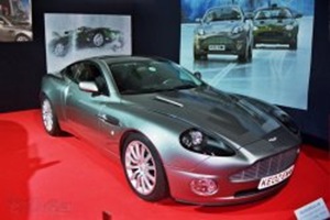 16 Aston Martin V12 Vanquish (2002)