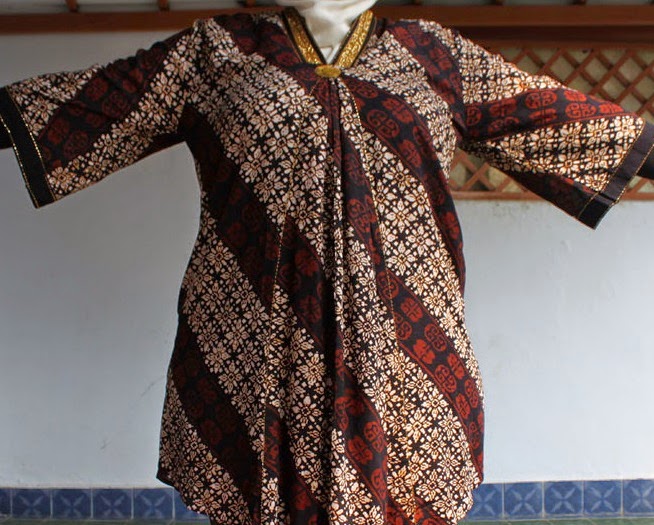 Model gambar desain  baju batik untuk  wanita  gemuk  terbaru 
