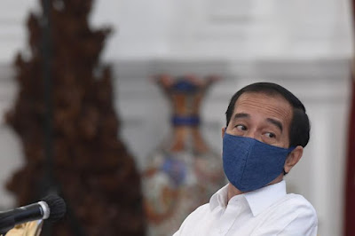 Bertolak ke Bali, Jokowi Tinjau Vaksinasi Massal untuk Pelaku Pariwisata  