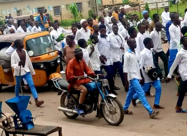 Alt: = "protesting students in Bauchi over Separation of boys and girls in secondary schools"