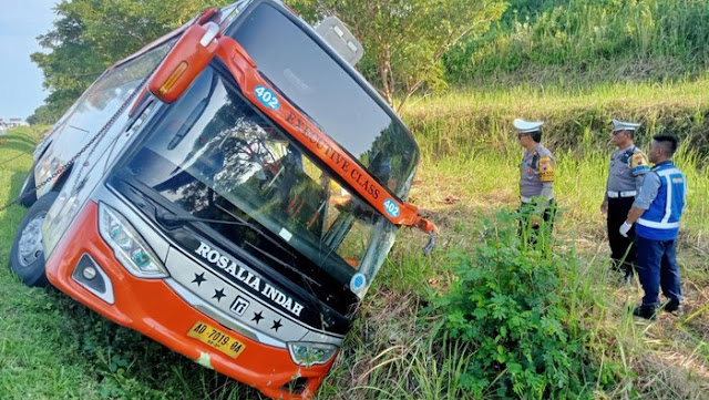 Identitas 7 Korban Tewas Kecelakaan Bus Rosalia Indah di Tol Batang