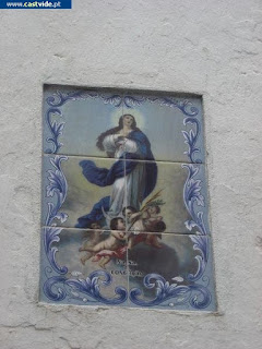 Azulejos e Placas de Pedra de Castelo de Vide, Portugal (Tiles)