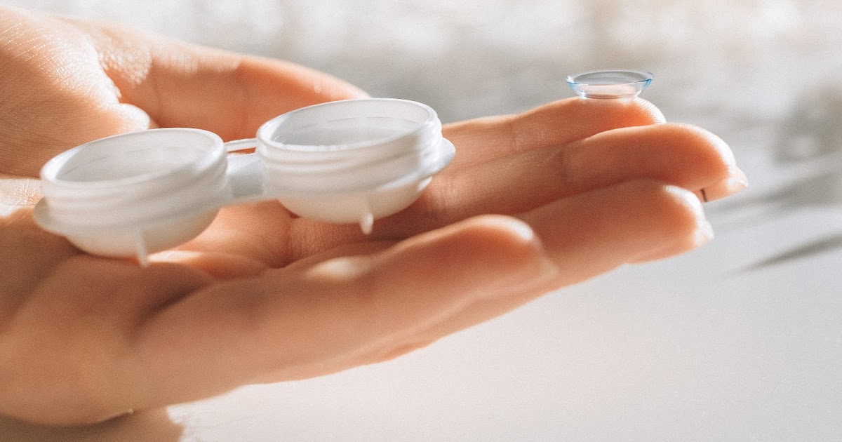 What are the Advantages and Disadvantages of wearing Contact Lens?