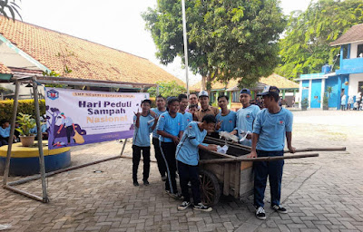 Peringati HPSN 2024, SMPN I Sepatan Timur Giat Bersih-bersih Lingkungan Sekolah