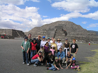 Fulbrighters and families at Teotihuacan