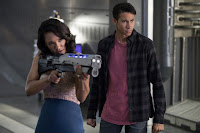 Keiynan Lonsdale and Candice Patton in The Flash Season 4 (26)