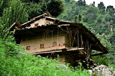 Broken down mud-house on the way to Shrikhand Mahadev @ Kullu District, Himachal Pradesh, INDIA