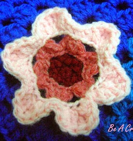 http://www.mazkwok.com/2013/05/free-crochet-pattern-tricolor-flower.html