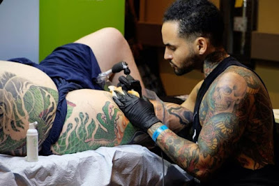 12 cosas que hacer y no hacer con los tatuajes