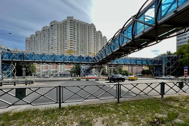 Химки, улица Горшина, Юбилейный проспект, улица 9 Мая, пешеходный мост (построен в 2011 году)