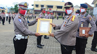 Kapolda Lampung Berikan Penghargaan Kepada Personil Polda Lampung dan Jajaran yang Berprestasi