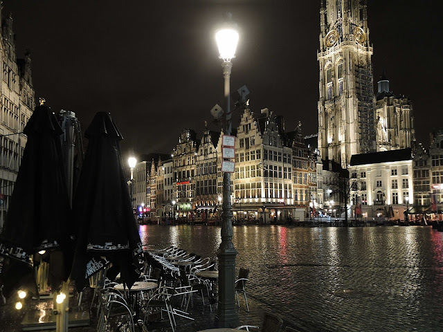 Nat Antwerpen by night