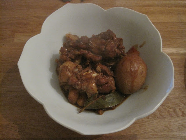 チキンのアドボ（Adobong Manok）