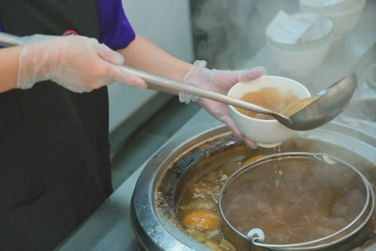 【台南｜東區】文章牛肉湯東寧旗艦店，台南老牌牛肉湯插旗東區，終於不用特地跑去安平也能享用！