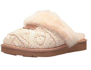 Ugg Slippers - 10 things to steal for yourself or to give to others this Christmas. 2017 Christmas gift guide. Amazon wish list Christmas 2017. How to make an Amazon wish list. 10 gift ideas for college age students. Last minute gift ideas | brazenandbrunette.com