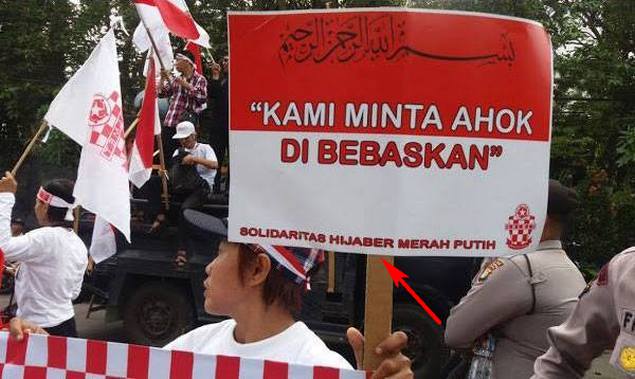 Hasil gambar untuk ahoker pelecehan bendera