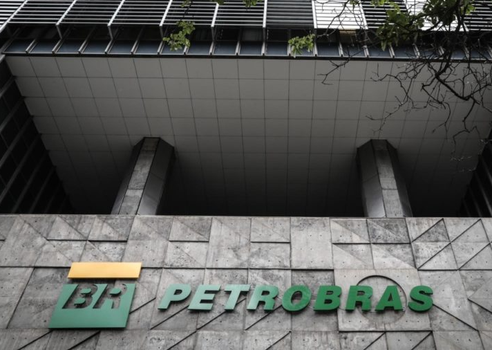 Ações da Petrobras Despencam 8% Após Demissão de Prates; Dólar Sobe