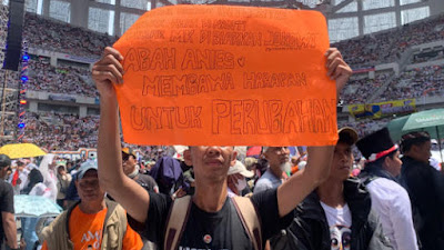 Ramai Poster Sindiran di Kampanye Anies-Muhaimin, “Kami Bukan Melanggar Konstitusi”