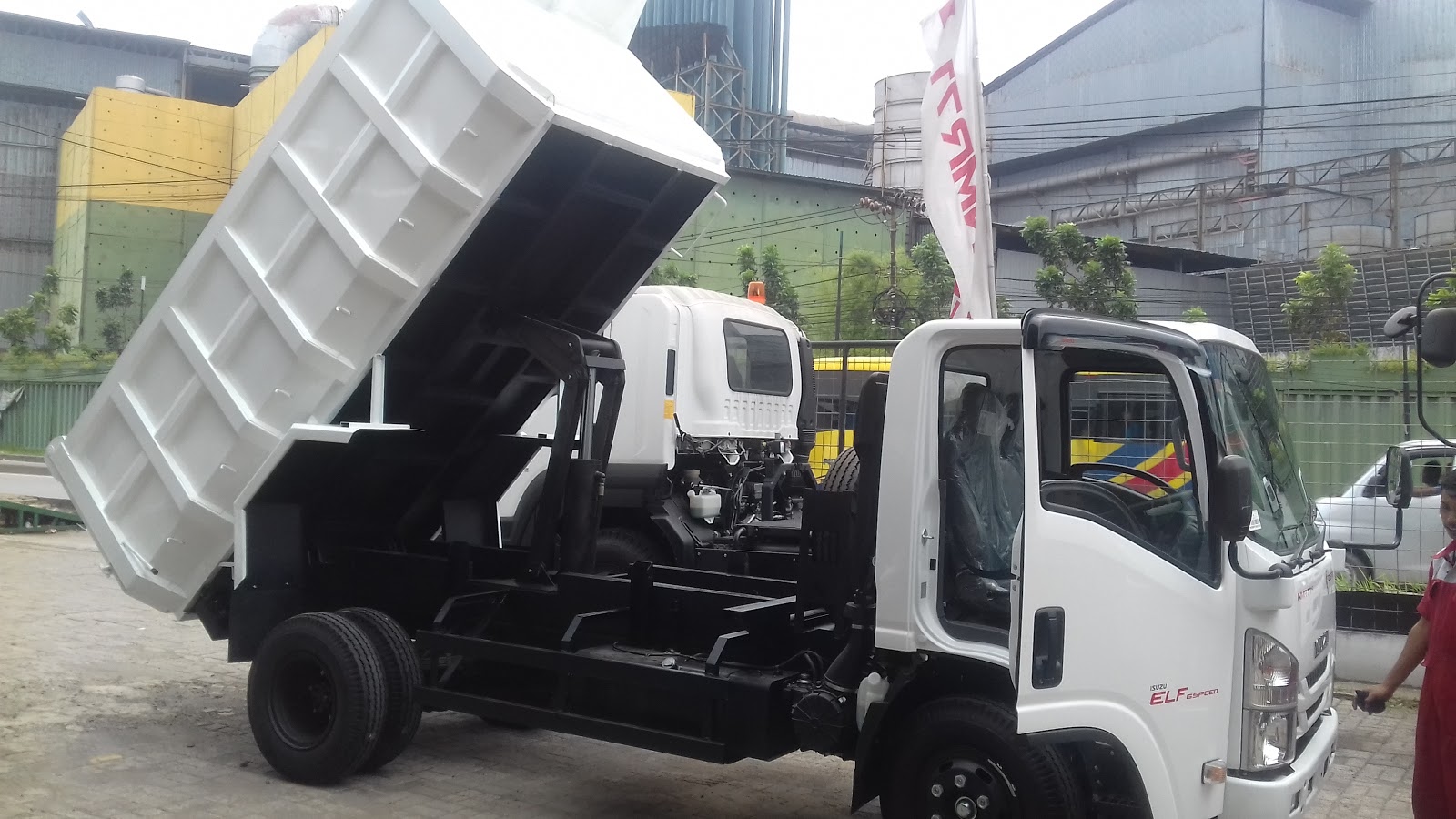 HARGA ISUZU NMR DUMP BEKASI Harga Isuzu Panther Cikarang Bekasi