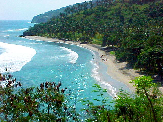 Senggigi Beach in Lombok worldstories-edi.blogspot.com