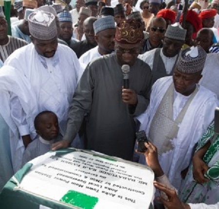 Fashola Commissions Power Station in Zamfara State (Photos)