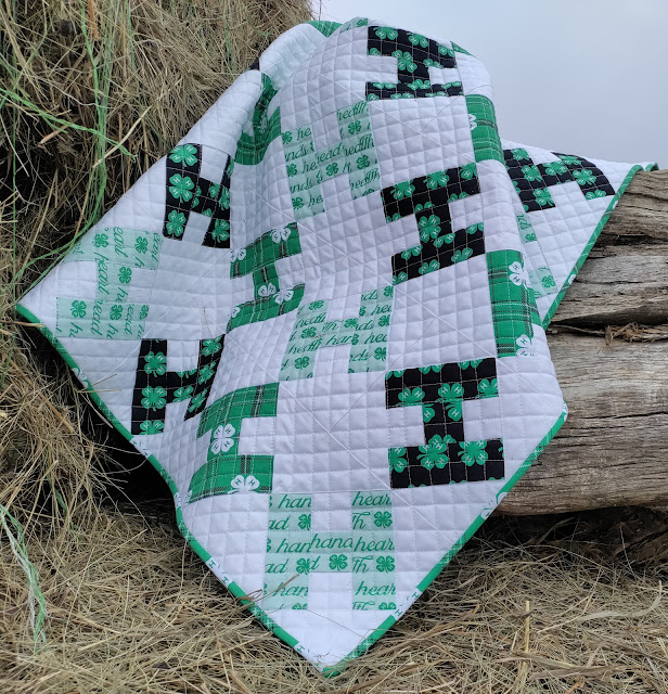 4-H quilt made with 4-H fabrics from JoAnn