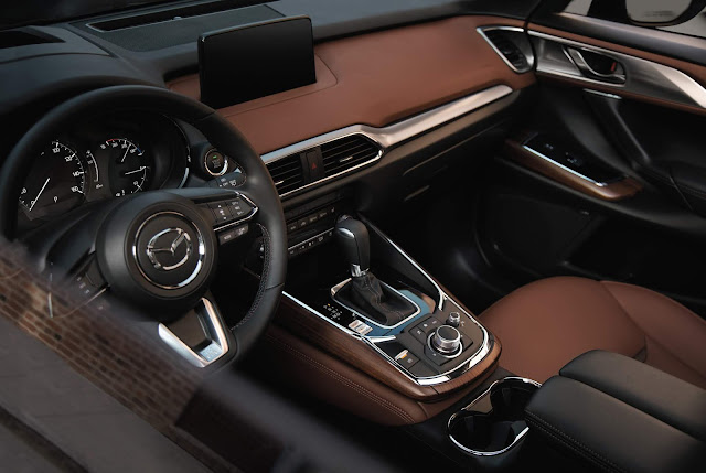 Interior view of 2019 Mazda CX-9