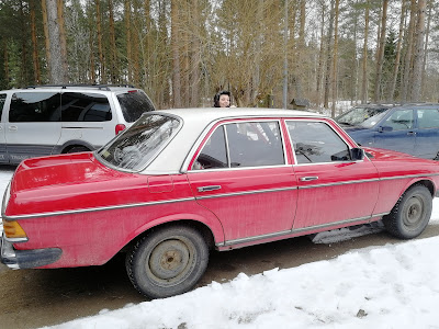 Rött vitt mercedes 1981, fantastisk cruisingbil