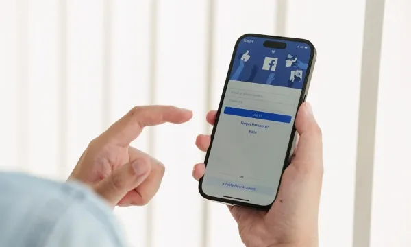 طريقة تحميل تحديث فيسبوك اخر اصدار تلقائياً على هاتفك