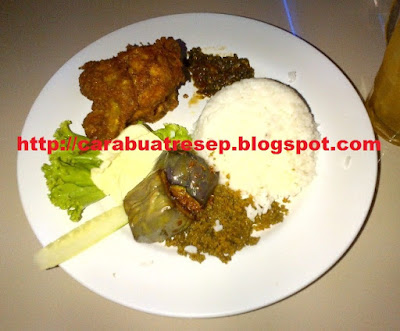 CARA MEMBUAT AYAM GORENG BUMBU KUNING UNGKEP  Resep 