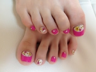 Pretty-Pedicure-Nail-Art-Ideas-for-2012