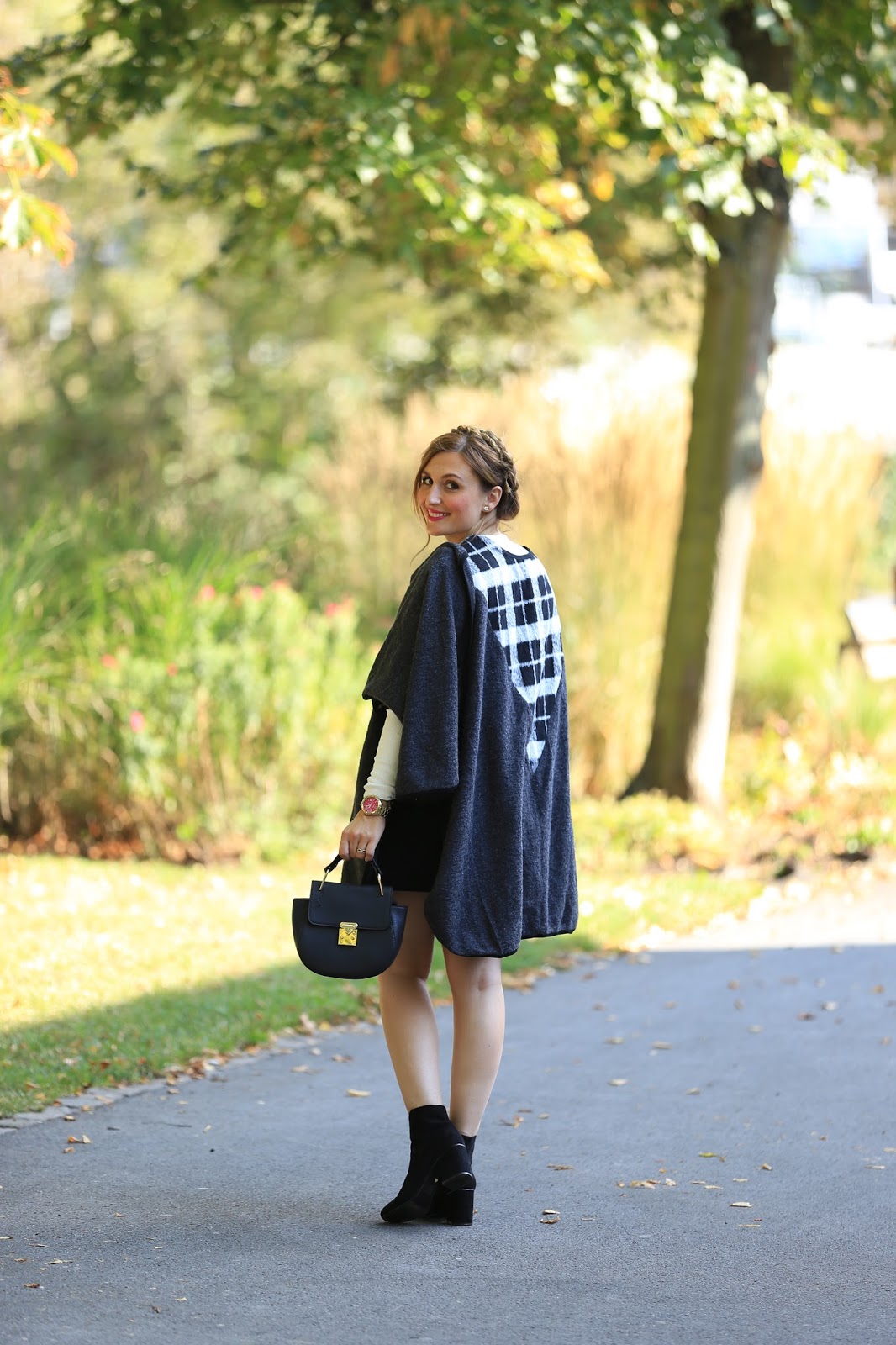 Minkpink-minkpink look Fashionstylebyjohanna-fashionblog-muenchen-munich-blogger-fashionblogger-bloggerdeutschland-lifestyleblog-modeblog-Frankfurt-Was zieht man im Herbst an-Poncho Blog