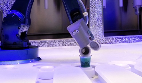 Bionic bar robot serve soft drinks to people