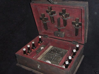 Vampire Killing Kit Seen On www.coolpicturegallery.net