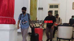 Jelang HUT Bangkalan Ke-491 KPK Geledah Rumdin Bupati 2 Koper Diamankan
