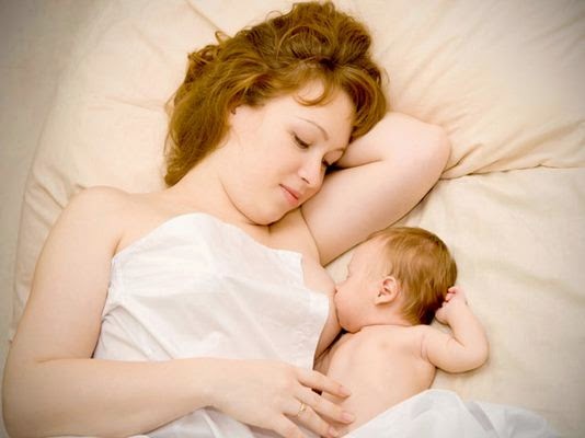 Sữa mẹ là nguồn dinh dinh quan trọng trong giai đoạn sơ sinh