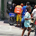 LADRÃO LEVANDO UMA SURRA DA POPULAÇÃO NO CENTRO DE RECIFE