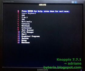 Menu do Knoppix Adriane para deficientes visuais: (0) Ajuda; (1) Aprender Teclado; (2) Internet; (3) Email; (4) SMS; (5) Multimidia; (6) Contactos; (7) Notebook; (8) Calculadora; (9) Reconhecimento de texto; (10) Gerenciador de arquivos; (11) Shell; (12) Programas gráficos; (13) Youtube; (14) Configurações; (15) Desligar.